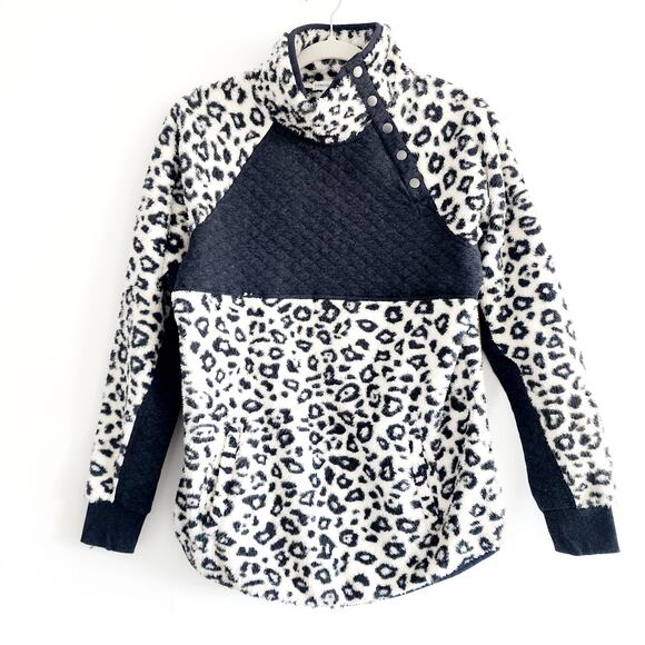 Lincoln Outfitters Gray & White Leopard Print Fleece Pullover Size Small - Picture 6 of 7